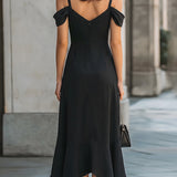 Sukienka midi z odkrytymi ramionami i drapowanym dekoltem