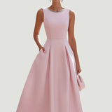 Elegancka bezrękawnikowa sukienka midi z kryształowym dekoltem w fasonie fit & flare