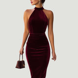Sukienka midi bodycon z aksamitu w kolorze bogatej burgundowej