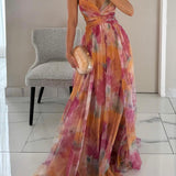 Elegancka Sukienka Maxi w Kwiatowy Wzór z Dekoltem w Serek